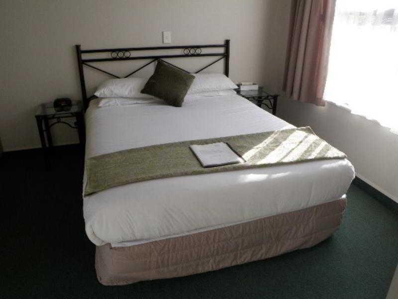 Durham Court Motor Inn Tauranga Bagian luar foto